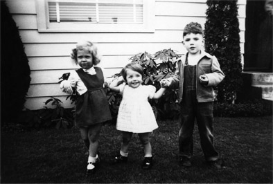 Maurine and Sue Brown with cousin Don Little